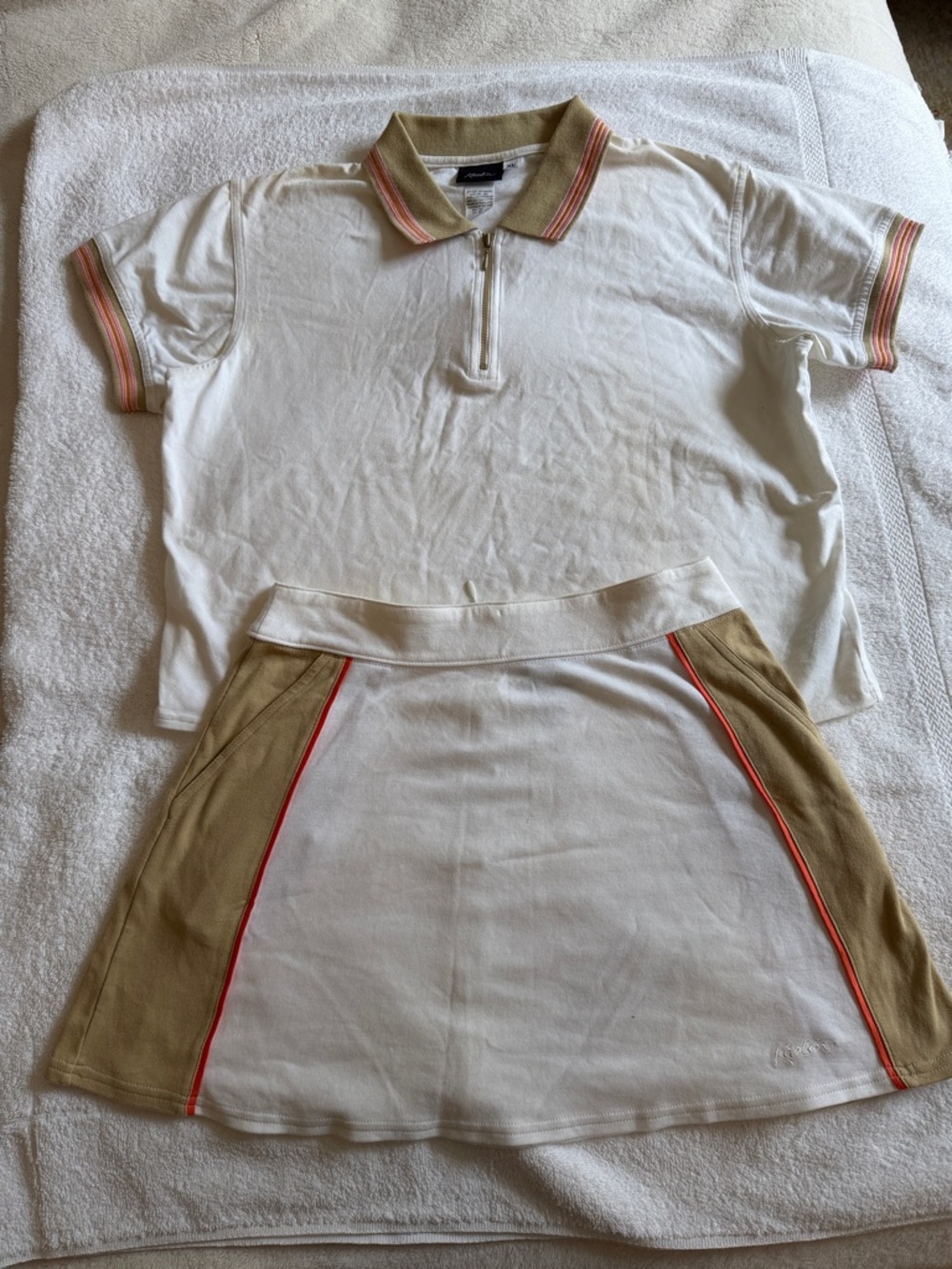 Tennis Kaelin White Two-Piece Skirt Set pockets Tan Coral Trim cotton xl shirt